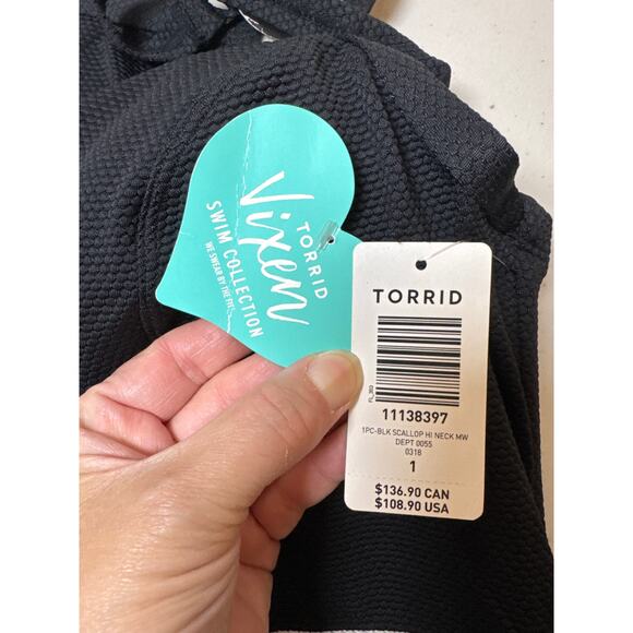 Torrid Vixen Textured Push Up Halter Black & White NWT One Piece Swimsuit 1X - Picture 6 of 11